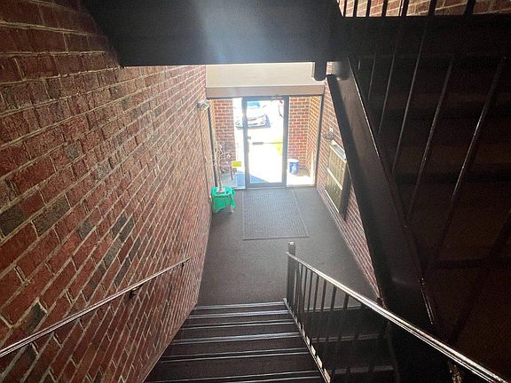 3rd image of 17 Juliet Ln APT 303