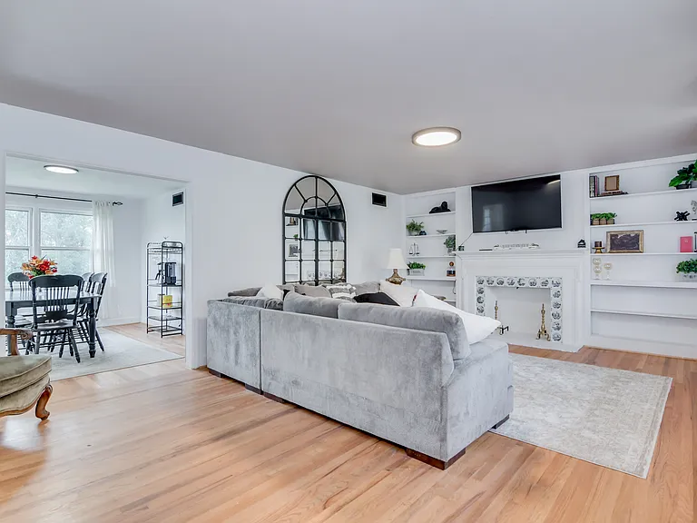 822 W Woodlawn Ave — Photo 5
