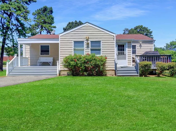 97 Garfield Boulevard, East Farmingdale, NY 11735