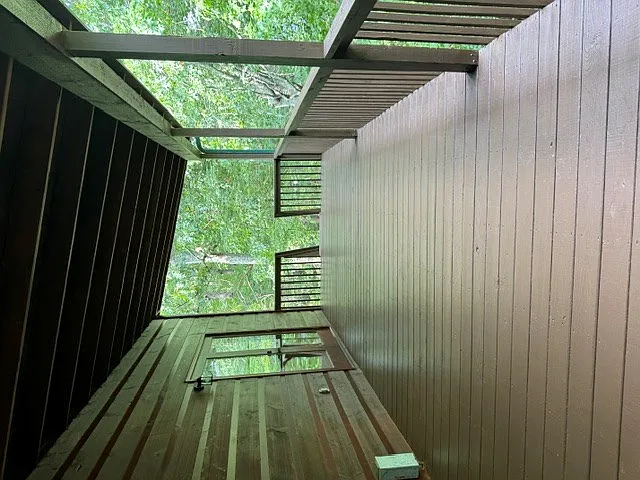690 Oak Ridge Rd — Photo 2