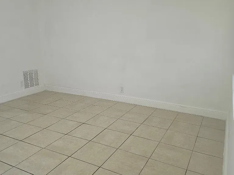 3640 NE 1st Ave #2 — Photo 6