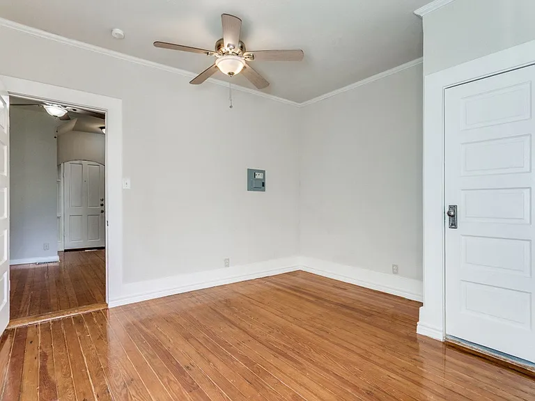 130 E Craig Pl — Photo 9