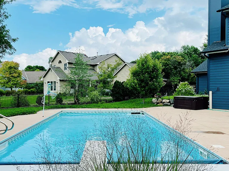 18511 Maple Leaf Dr — Photo 4