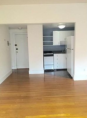2nd image of 289 Newbury St APT 8