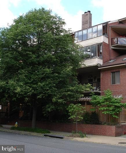 1st image of 1020 N Stafford St APT 300