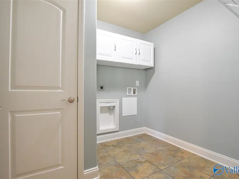 211 New Bristol Ln — Photo 6