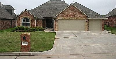 Great Neighborhood 3 Car Garage