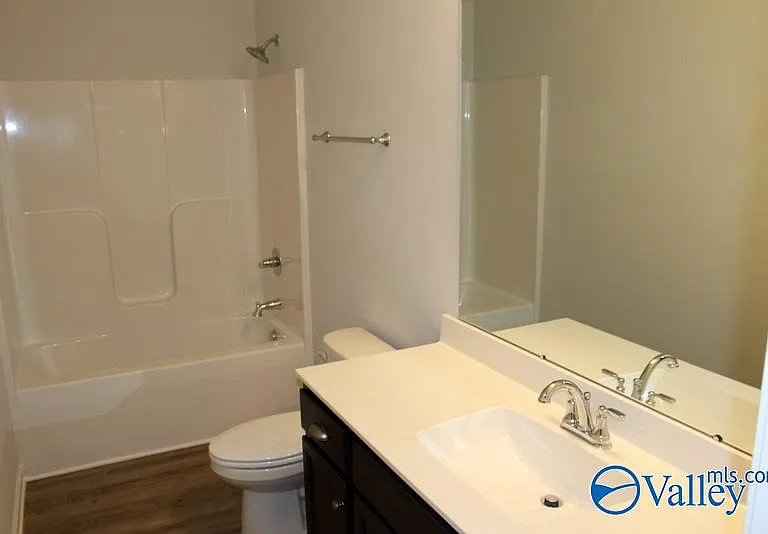 127 Saddle St — Photo 17