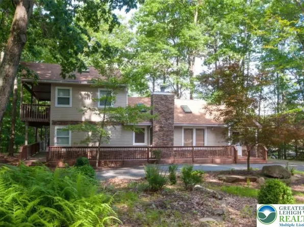 112 Church Ave, Greentown, PA 18426