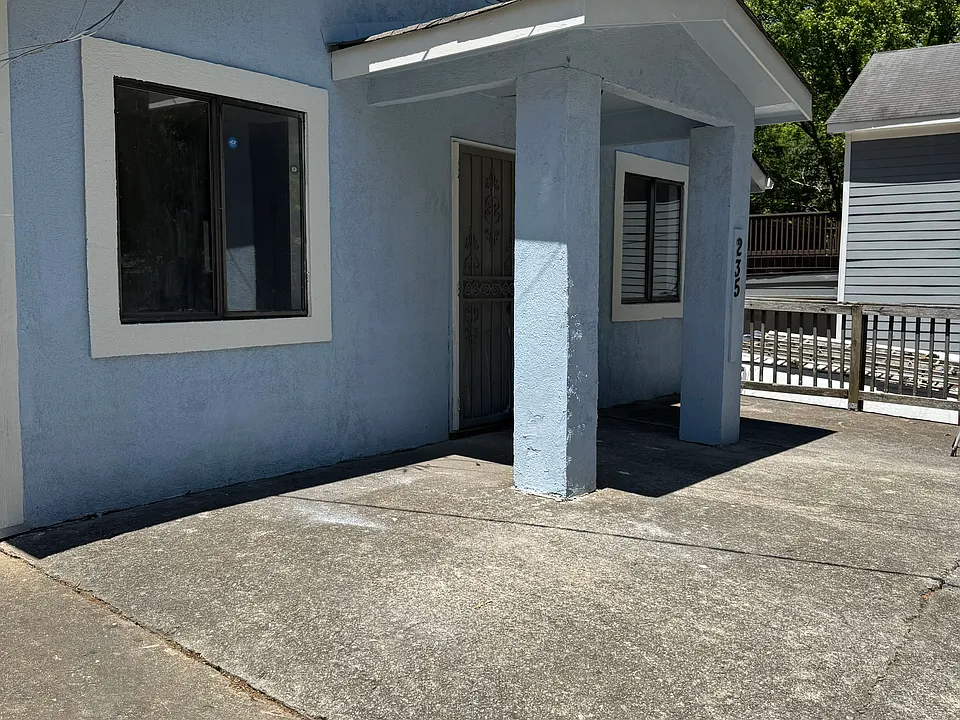 235 Barfield Ave SW