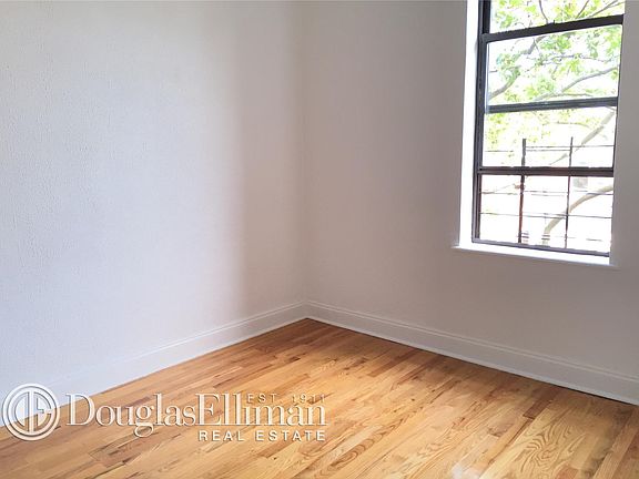 2nd image of 4825 46th St #2D