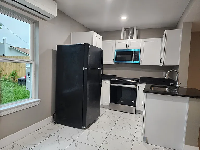 2819 Ellington St — Photo 2