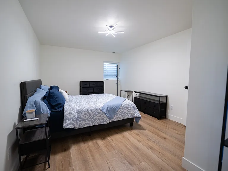 240 E Belmont Ave — Photo 14