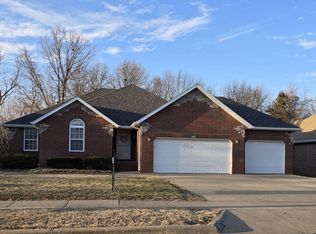 3031 W Augusta Hills St, Springfield, MO 65803