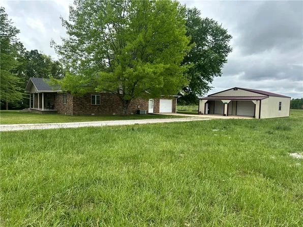 9325 S Pleasant Valley Rd, Gentry, AR 72734