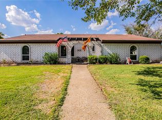 312 Crescent Dr, Hewitt, TX 76643