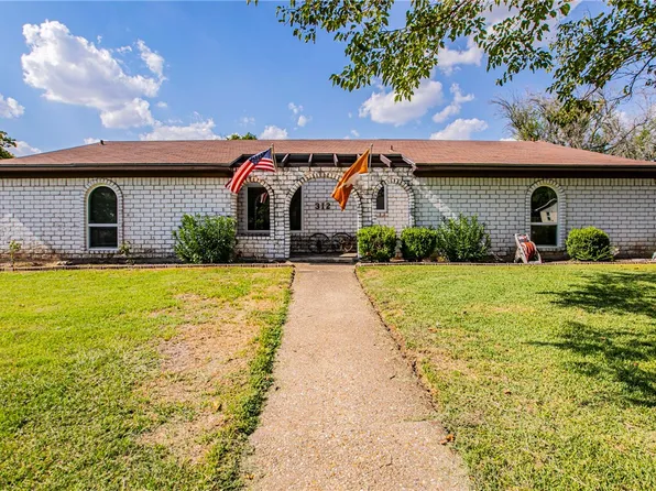 312 Crescent Dr, Hewitt, TX 76643