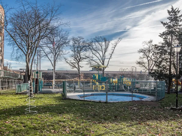 55-25 31st Avenue image 26 of 31