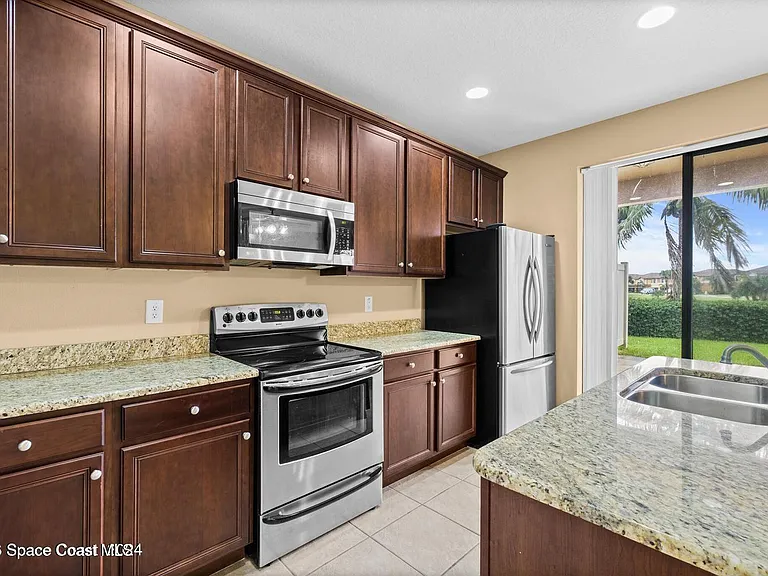 765 Ventura Dr — Photo 9