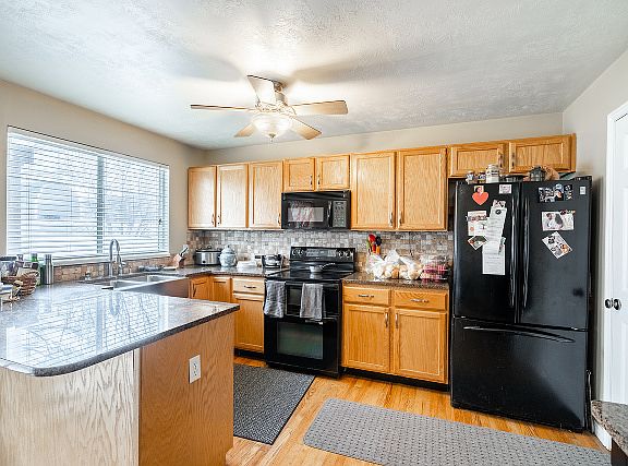 4th image of 11938 S Dynamite Cir