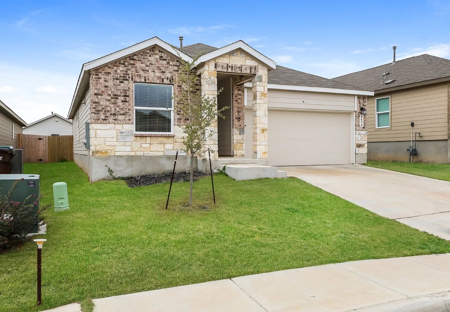 3 bed, 2.0 bath, 1410 sqft, $1,985 — Photo 2