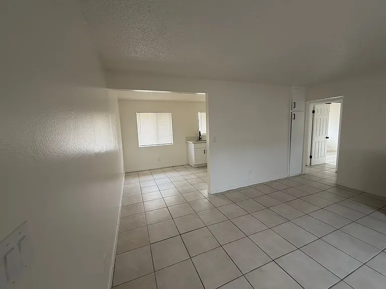 640 W 20th St #8 — Photo 2