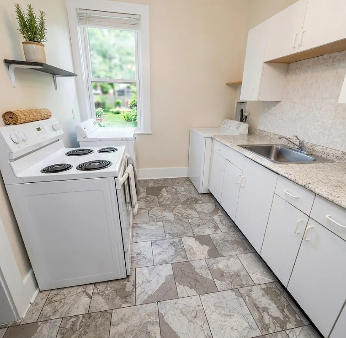 2 bed, 900 sqft, $1,850 — Photo 2