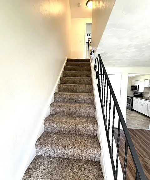 550 Elm St #A — Photo 11