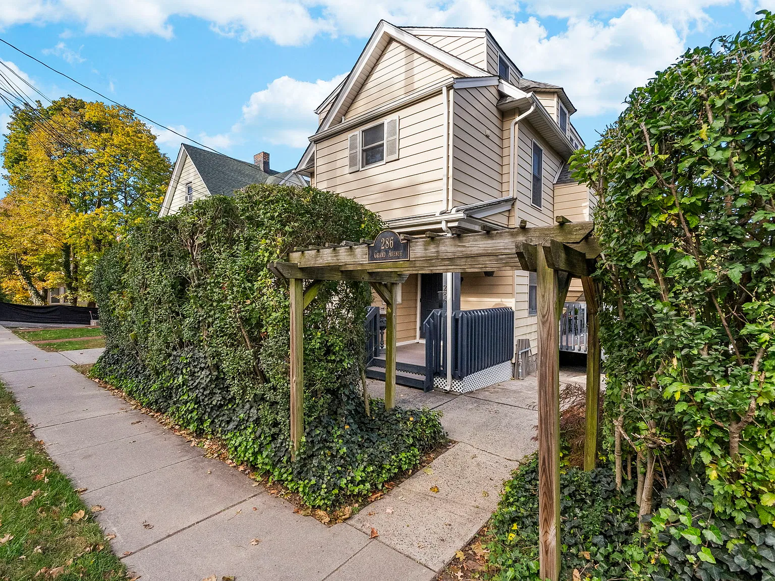 4 bed, $4,000 — Photo 1