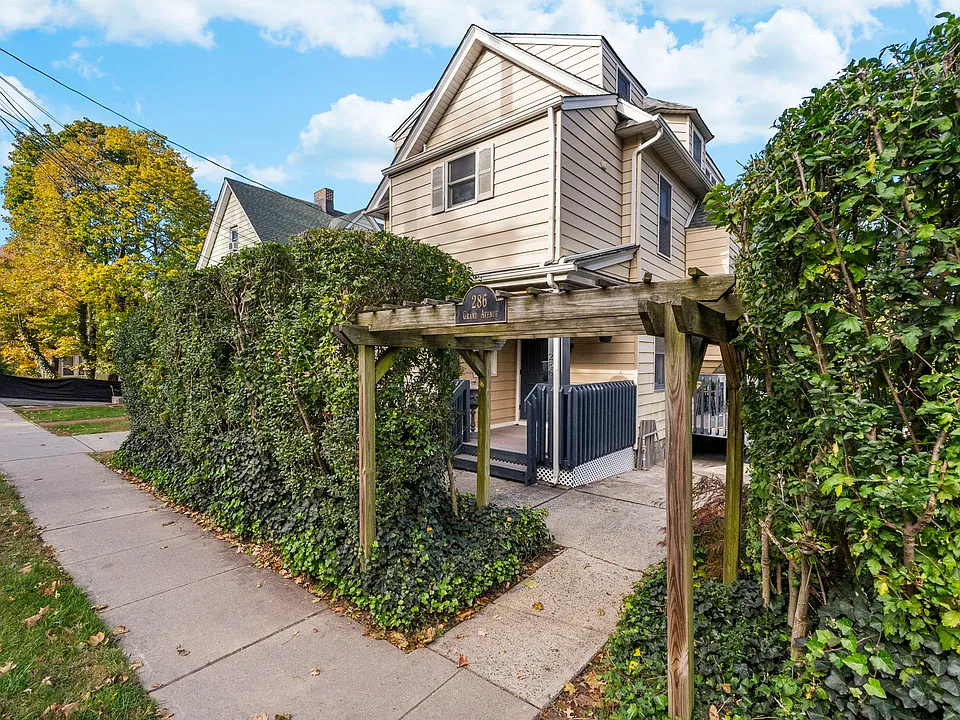 286 Grand Ave #2