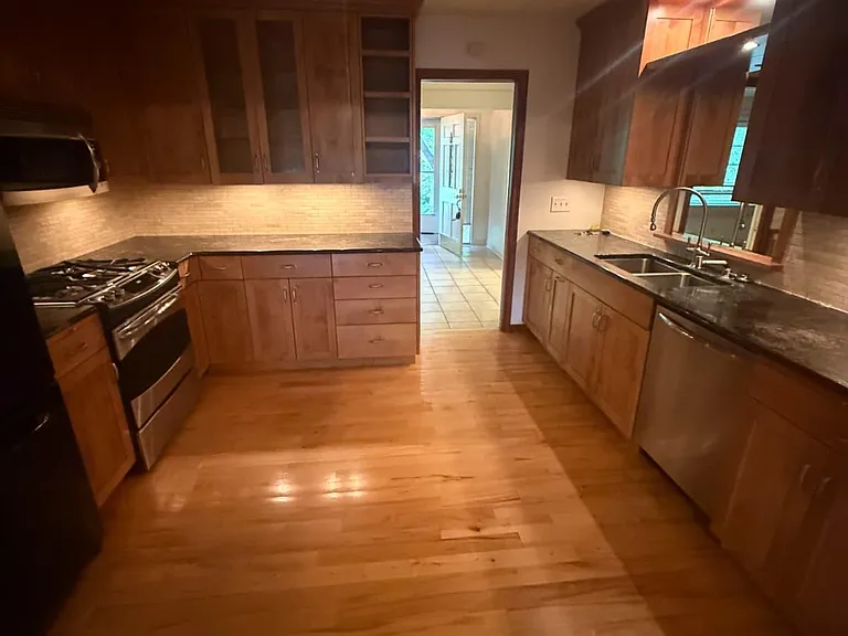 6208 Hillside Rd — Photo 2