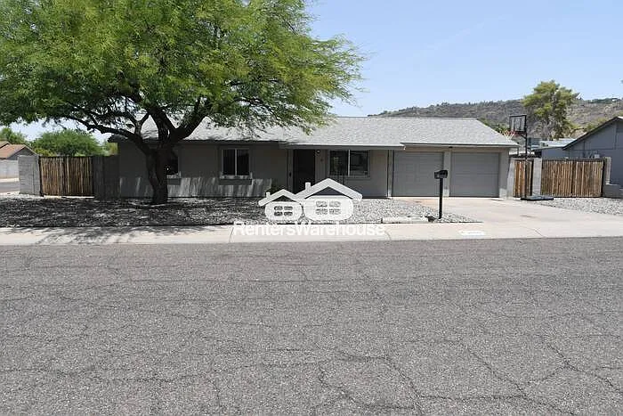 1550 W Pershing Ave — Photo 1
