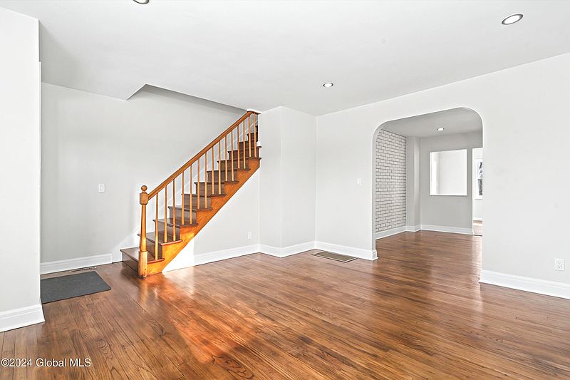 5th image of 611 Waite Road