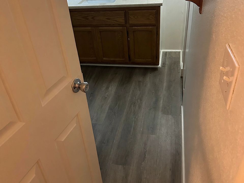 1st image of 305 8th St #2