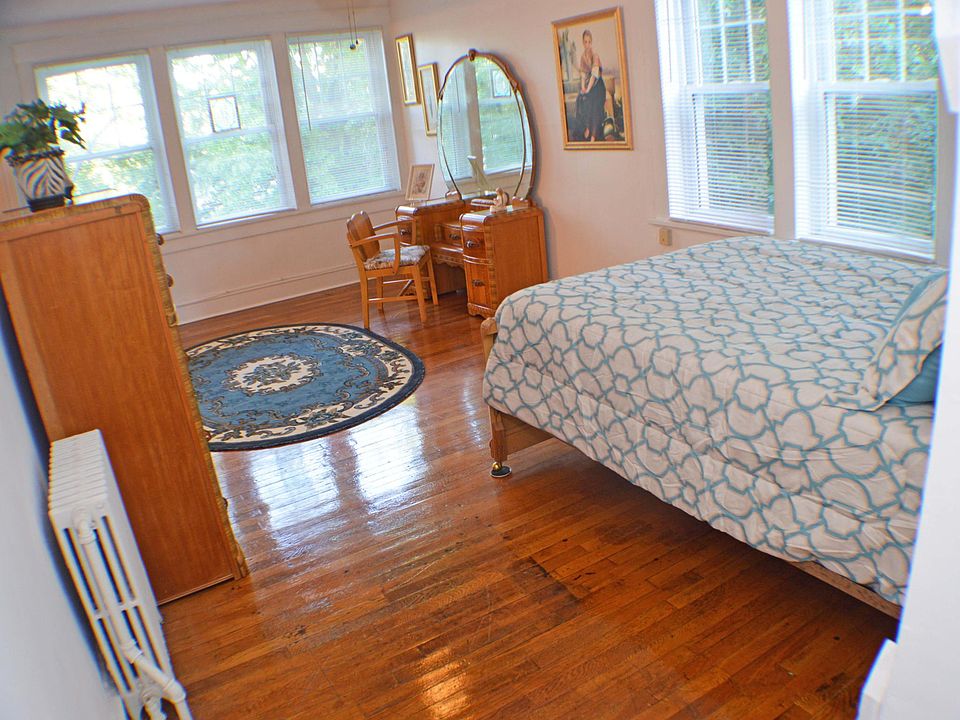 CAN BE USED AS BEDROOM OR LIVING ROOM