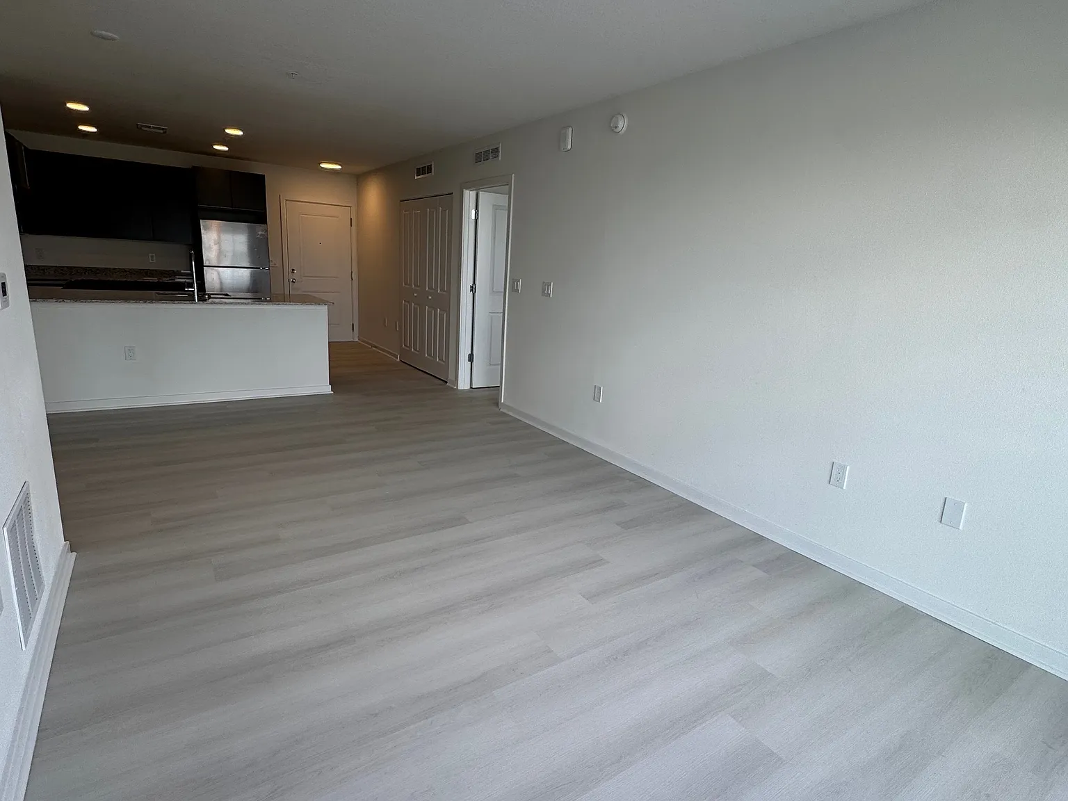 3 bed, 1215 sqft, $2,400 — Photo 4