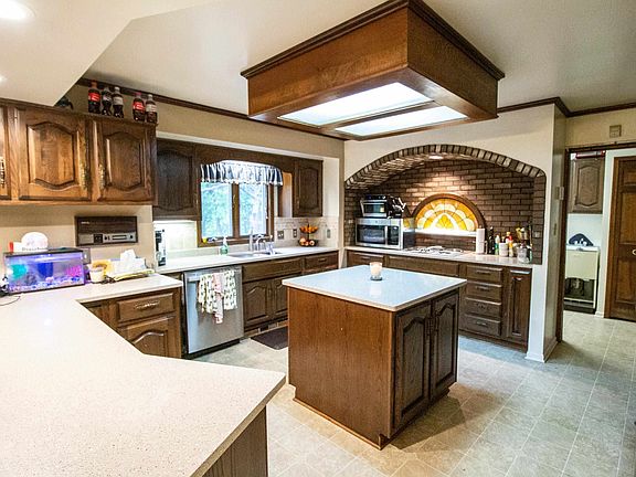 4th image of 8352 Hidden Creek Dr