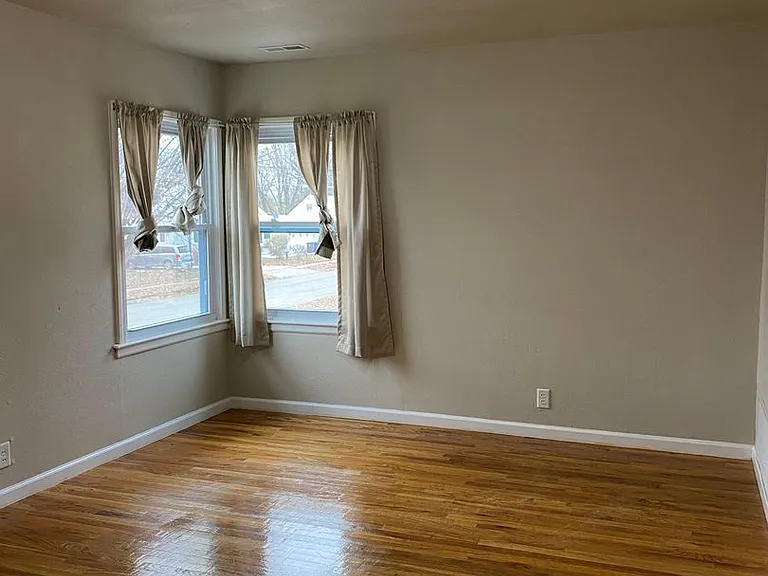 1503 E Bell Ave — Photo 5