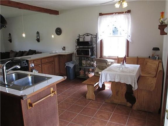 5th image of 426 Lillian Dr