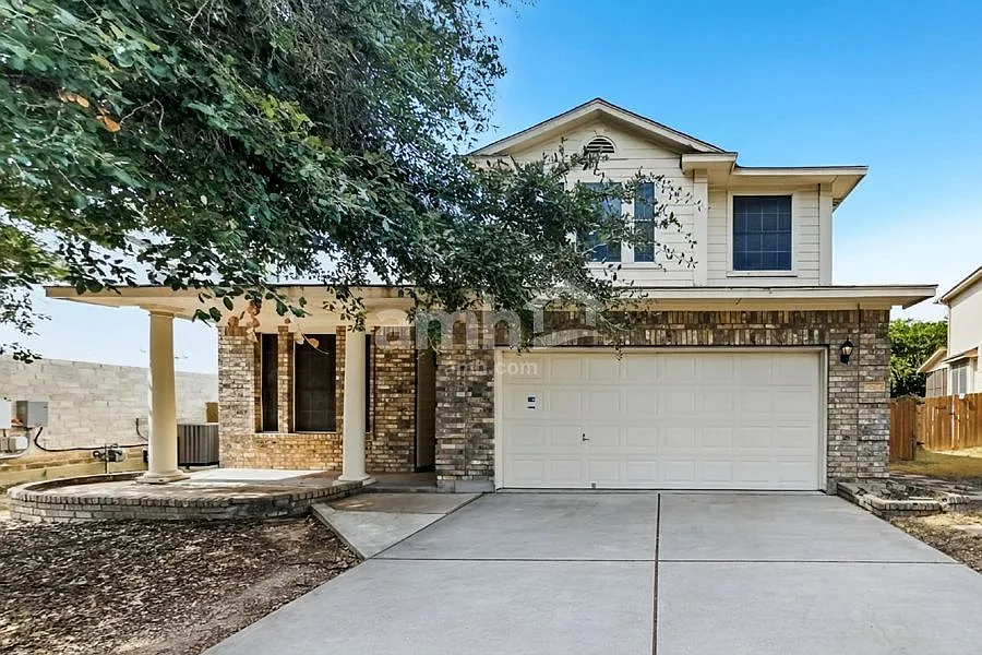 4 bed, 2.5 bath, 2164 sqft, $2,270 — Photo 1