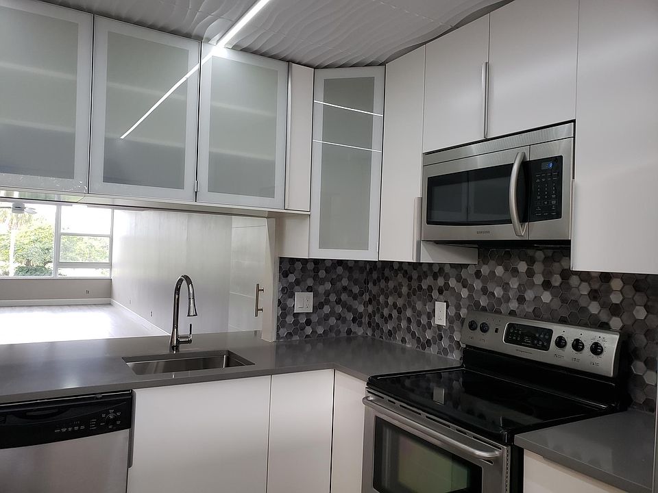Well designed kitchen with plenty of storage