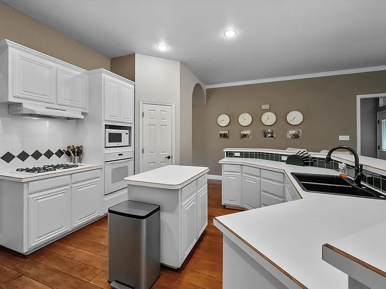 3 Savoy Ct — Photo 12