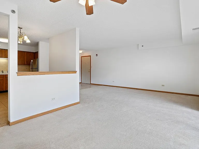 1036 Ashley Ct N #1B — Photo 5