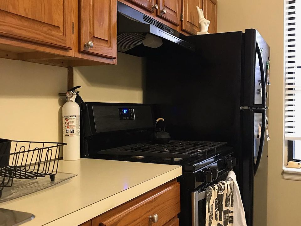 1st image of 2738 E 19th St #Dd