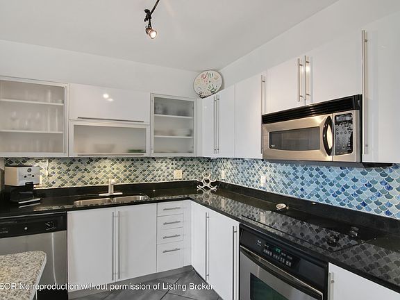3rd image of 1617 N Flagler Dr APT 601
