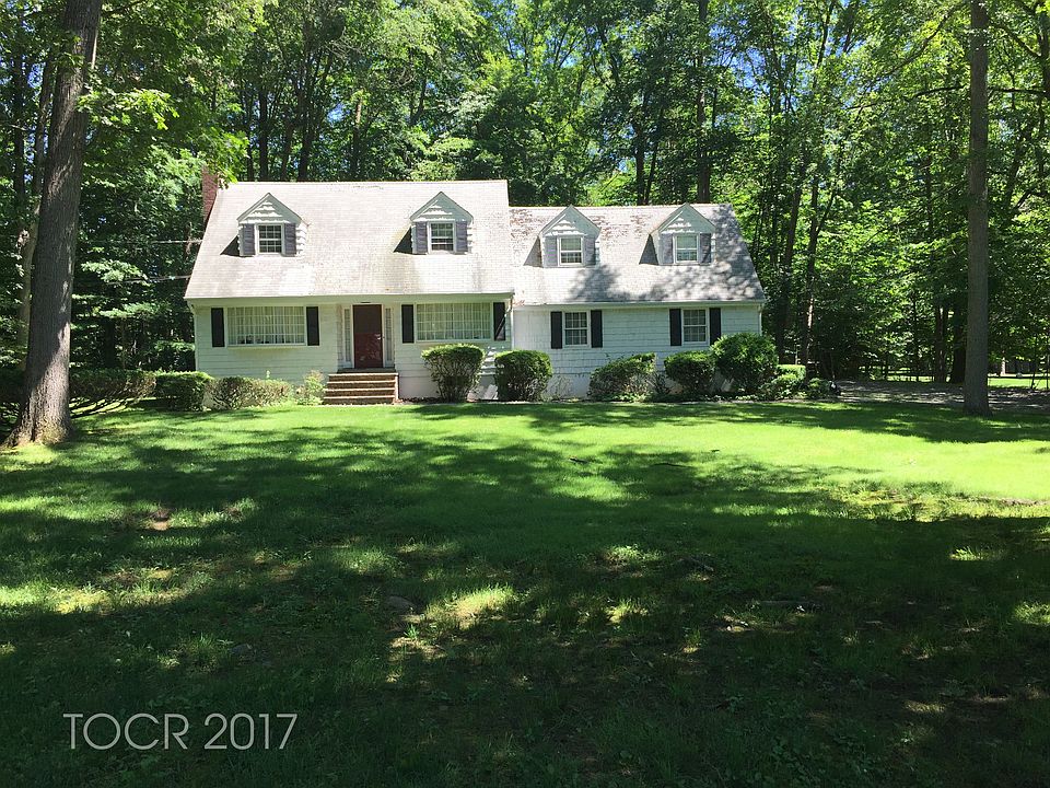 1st image of 31 Dogwood Hl