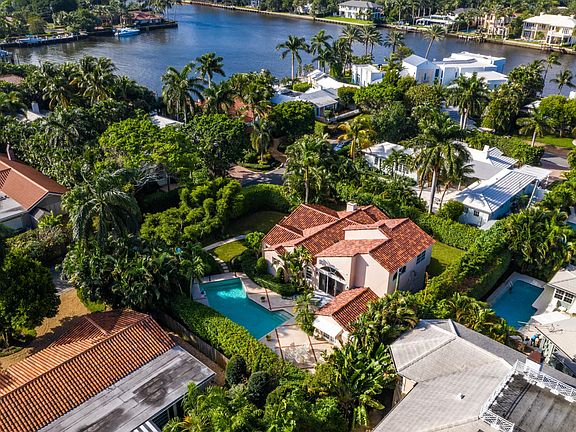 2nd image of 1027 S Vista Del Mar Dr
