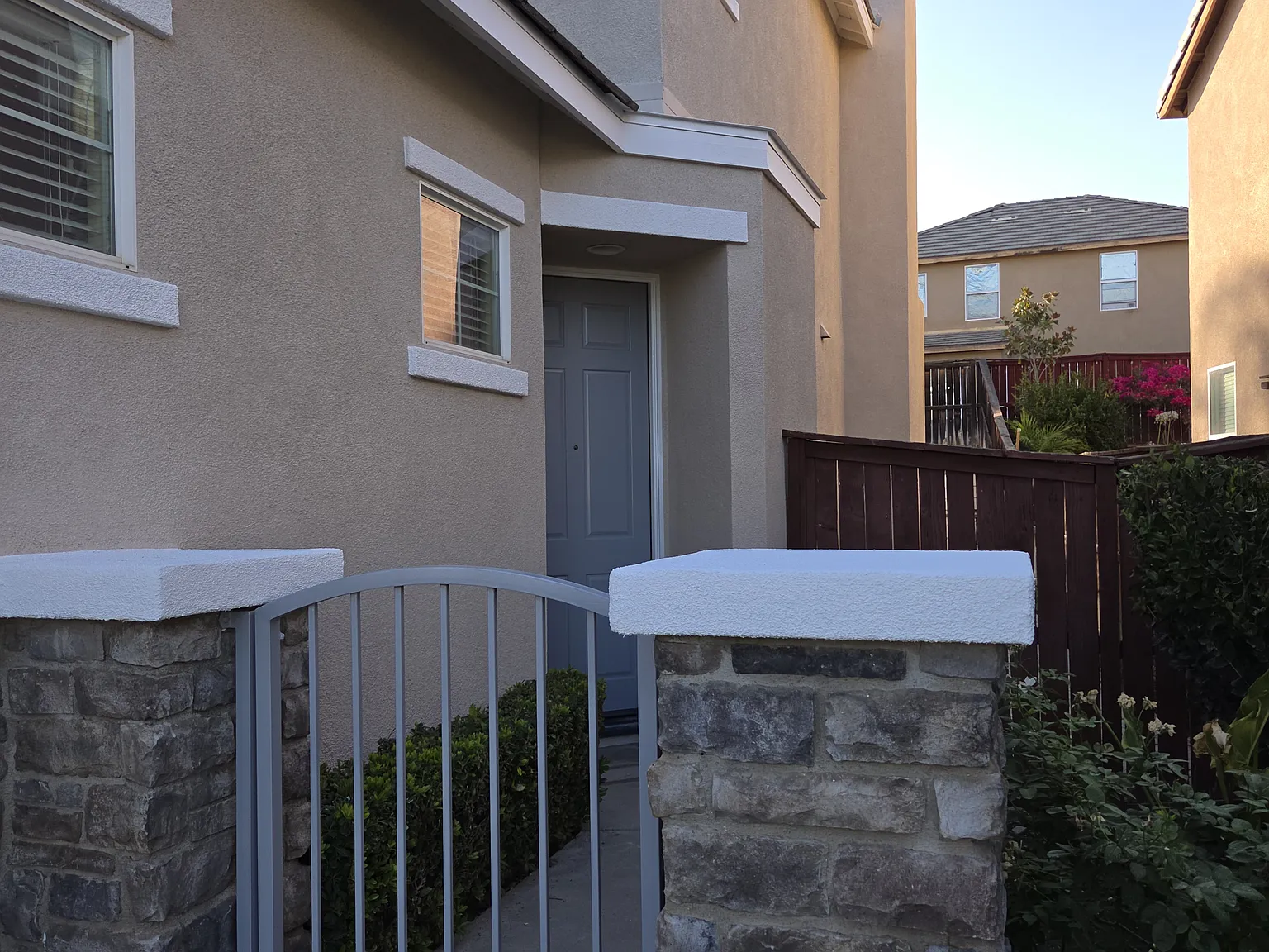 4 bed, 2.5 bath, 1948 sqft, $2,995 — Photo 2
