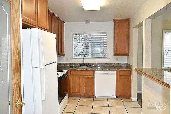 2nd image of 112 Michigan St