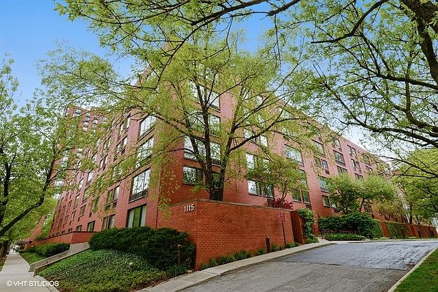 1st image of 1115 S Plymouth Ct APT 501